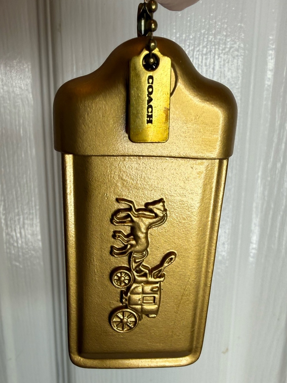 COACH 1941 COLLECTIBLE HORSE AND CARRIAGE HOLIDAY LOGO HANG TAG CHARM - Picture 10 of 15
